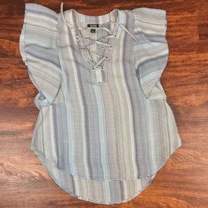 Flutter sleeve lace up top